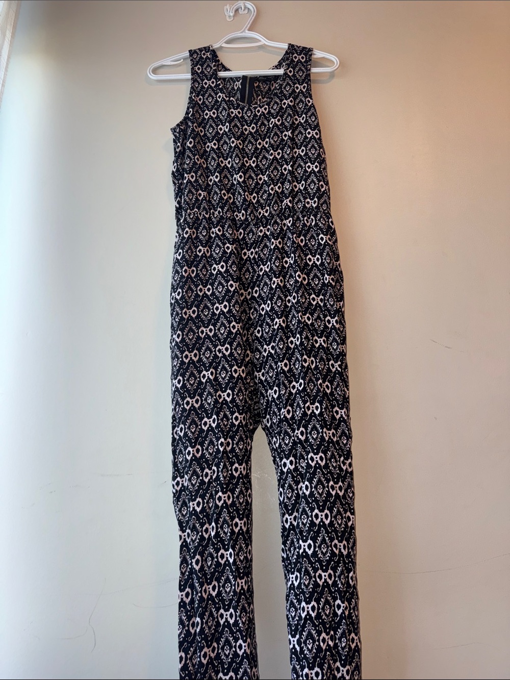 Seduction Sleeveless Black and White Printed Jumpsuit